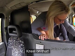 Fat client gets deep throat in taxi